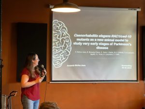 Amanda Juan-Muñoz presenting her research during the Gusaneros' BAR Meeting 2024